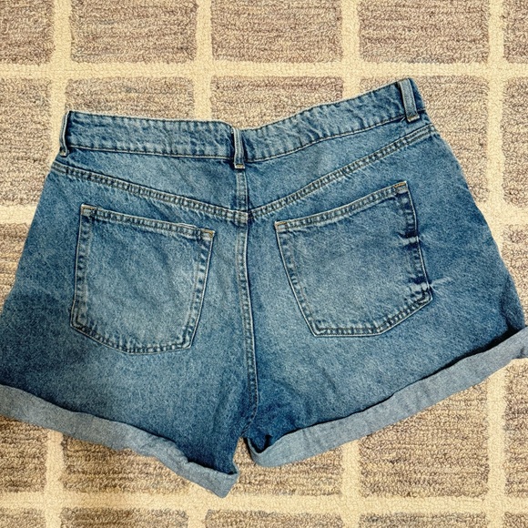 H&M cuff jean shorts - Picture 2 of 2